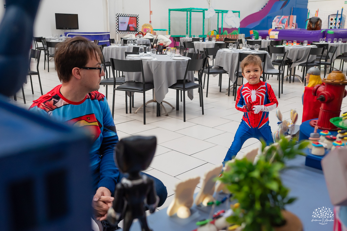 fotografia de aniversário infantil - fotógrafo em Pelotas - fotos criativas de crianças - fotos de família - ensaio infantil - decoração de festa infantil - Homem-Aranha festa - super-heróis  - Cliff Kids -  Antonio Rocha Fotografias- Renata Dalbann