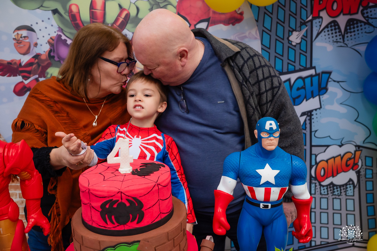 fotografia de aniversário infantil - fotógrafo em Pelotas - fotos criativas de crianças - fotos de família - ensaio infantil - decoração de festa infantil - Homem-Aranha festa - super-heróis  - Cliff Kids -  Antonio Rocha Fotografias- Renata Dalbann