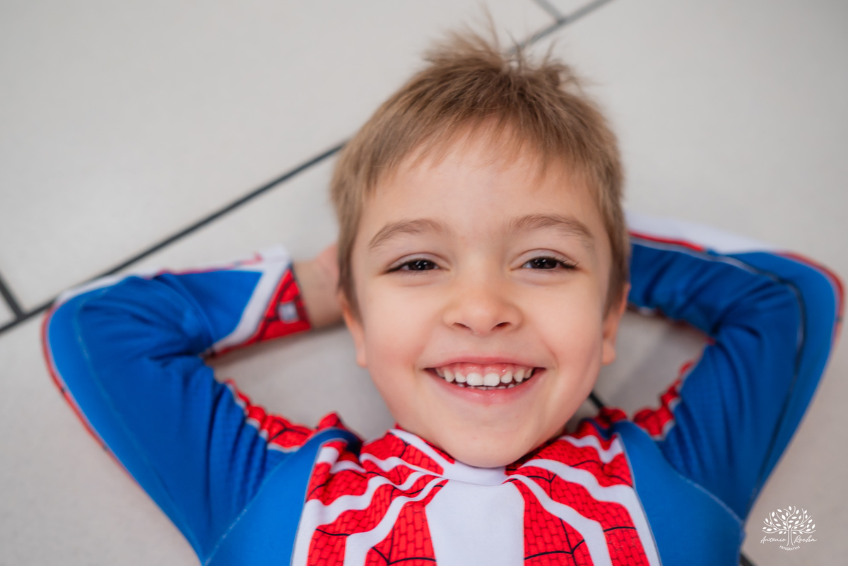 fotografia de aniversário infantil - fotógrafo em Pelotas - fotos criativas de crianças - fotos de família - ensaio infantil - decoração de festa infantil - Homem-Aranha festa - super-heróis  - Cliff Kids -  Antonio Rocha Fotografias- Renata Dalbann