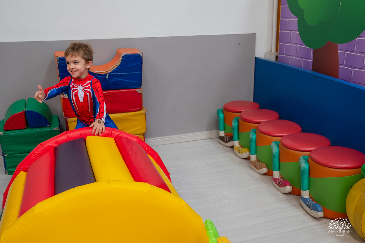 fotografia de aniversário infantil - fotógrafo em Pelotas - fotos criativas de crianças - fotos de família - ensaio infantil - decoração de festa infantil - Homem-Aranha festa - super-heróis  - Cliff Kids -  Antonio Rocha Fotografias- Renata Dalbann