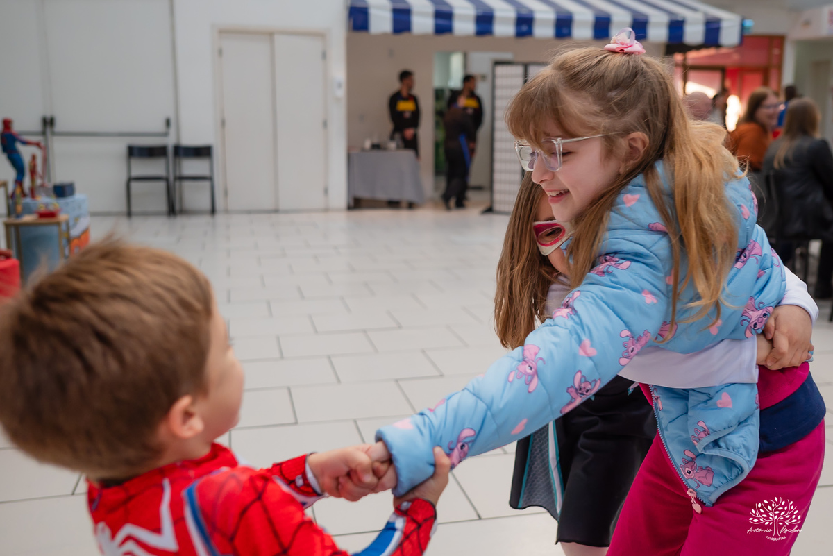 fotografia de aniversário infantil - fotógrafo em Pelotas - fotos criativas de crianças - fotos de família - ensaio infantil - decoração de festa infantil - Homem-Aranha festa - super-heróis  - Cliff Kids -  Antonio Rocha Fotografias- Renata Dalbann
