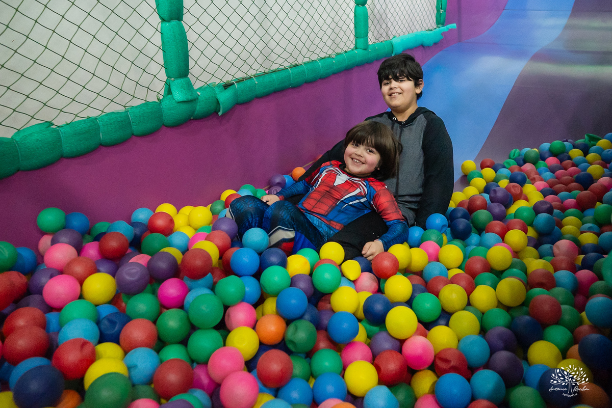 fotografia de aniversário infantil - fotógrafo em Pelotas - fotos criativas de crianças - fotos de família - ensaio infantil - decoração de festa infantil - Homem-Aranha festa - super-heróis  - Cliff Kids -  Antonio Rocha Fotografias- Renata Dalbann