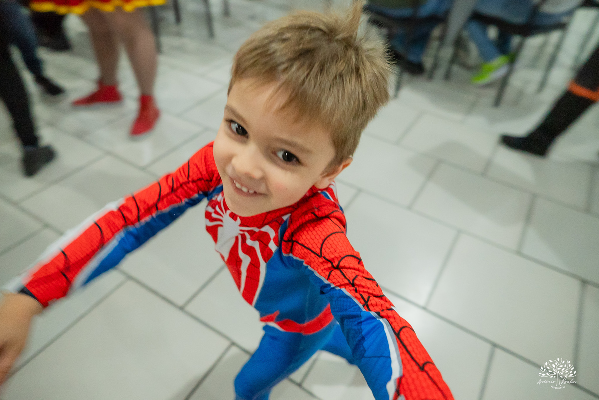 fotografia de aniversário infantil - fotógrafo em Pelotas - fotos criativas de crianças - fotos de família - ensaio infantil - decoração de festa infantil - Homem-Aranha festa - super-heróis  - Cliff Kids -  Antonio Rocha Fotografias- Renata Dalbann