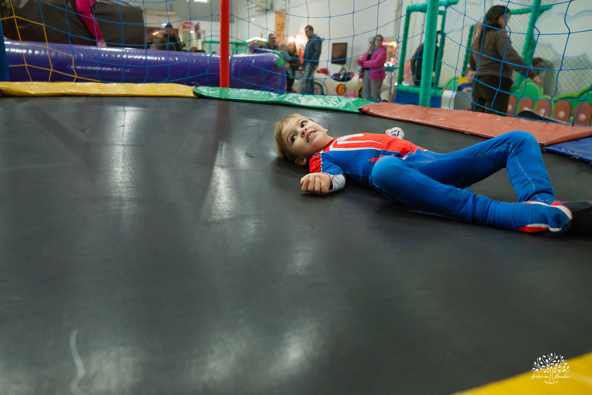 fotografia de aniversário infantil - fotógrafo em Pelotas - fotos criativas de crianças - fotos de família - ensaio infantil - decoração de festa infantil - Homem-Aranha festa - super-heróis  - Cliff Kids -  Antonio Rocha Fotografias- Renata Dalbann