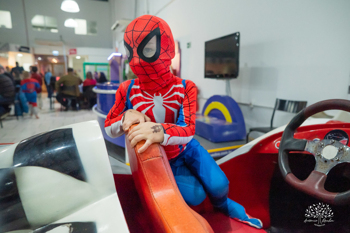 fotografia de aniversário infantil - fotógrafo em Pelotas - fotos criativas de crianças - fotos de família - ensaio infantil - decoração de festa infantil - Homem-Aranha festa - super-heróis  - Cliff Kids -  Antonio Rocha Fotografias- Renata Dalbann