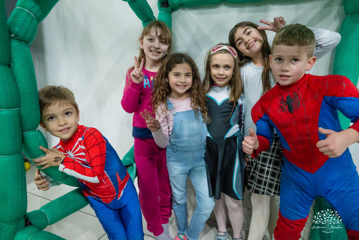 fotografia de aniversário infantil - fotógrafo em Pelotas - fotos criativas de crianças - fotos de família - ensaio infantil - decoração de festa infantil - Homem-Aranha festa - super-heróis  - Cliff Kids -  Antonio Rocha Fotografias- Renata Dalbann