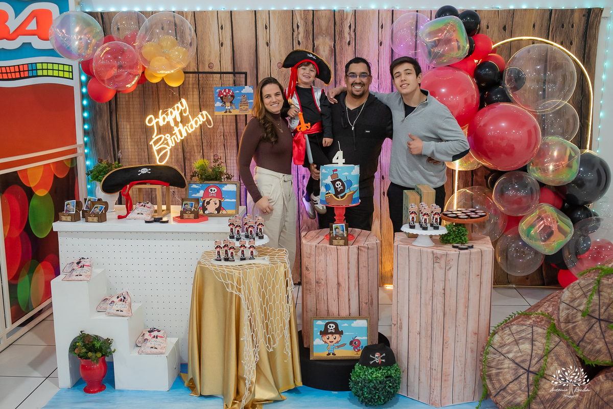 fotografia infantil - festa pirata - fotos criativas - fotografia de aniversário - fotógrafo em Pelotas - Antonio Rocha Fotografias - infância e memórias - fotografia espontânea - Arte e Riso - fotografia de família - fotos divertidas - parabéns - docinho