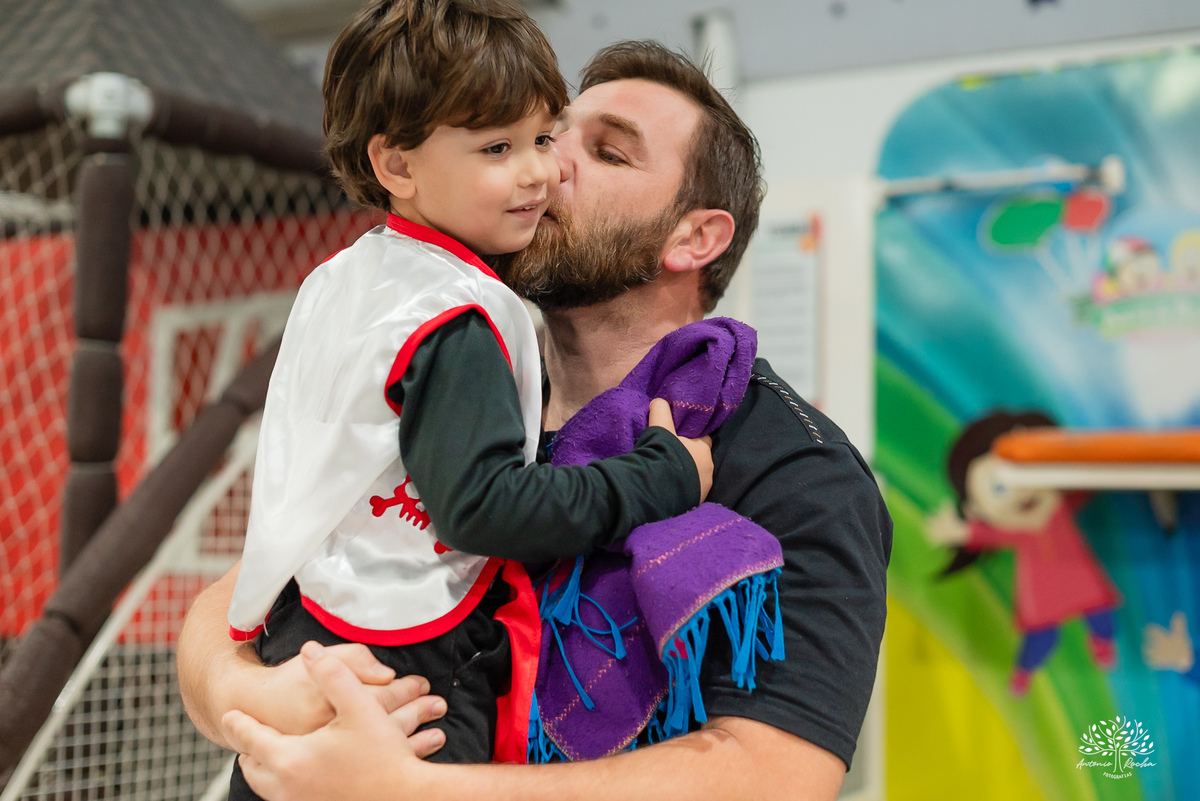 fotografia infantil - festa pirata - fotos criativas - fotografia de aniversário - fotógrafo em Pelotas - Antonio Rocha Fotografias - infância e memórias - fotografia espontânea - Arte e Riso - fotografia de família - fotos divertidas - parabéns - docinho