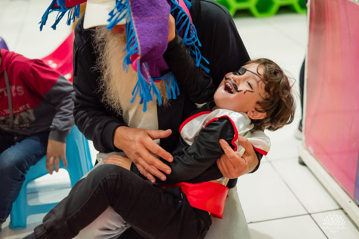 fotografia infantil - festa pirata - fotos criativas - fotografia de aniversário - fotógrafo em Pelotas - Antonio Rocha Fotografias - infância e memórias - fotografia espontânea - Arte e Riso - fotografia de família - fotos divertidas - parabéns - docinho