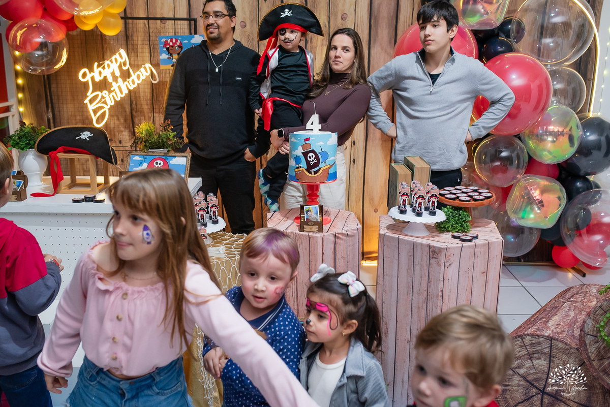 fotografia infantil - festa pirata - fotos criativas - fotografia de aniversário - fotógrafo em Pelotas - Antonio Rocha Fotografias - infância e memórias - fotografia espontânea - Arte e Riso - fotografia de família - fotos divertidas - parabéns - docinho