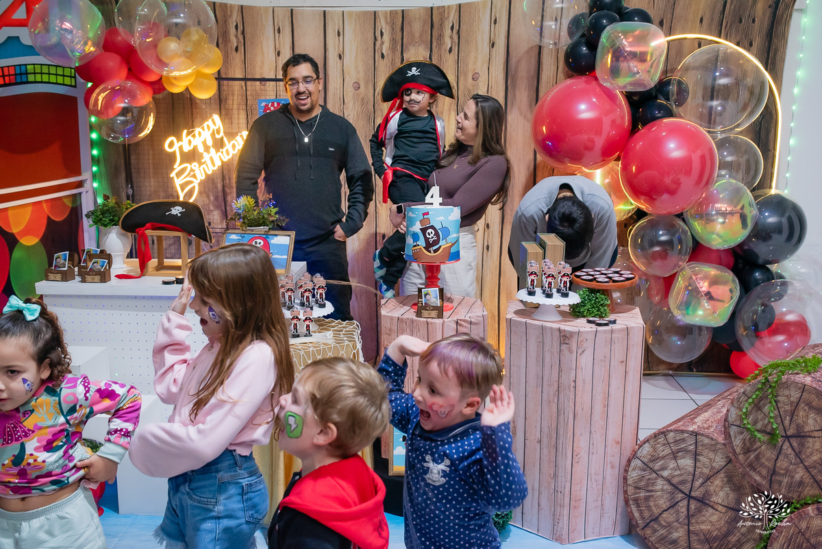 fotografia infantil - festa pirata - fotos criativas - fotografia de aniversário - fotógrafo em Pelotas - Antonio Rocha Fotografias - infância e memórias - fotografia espontânea - Arte e Riso - fotografia de família - fotos divertidas - parabéns - docinho