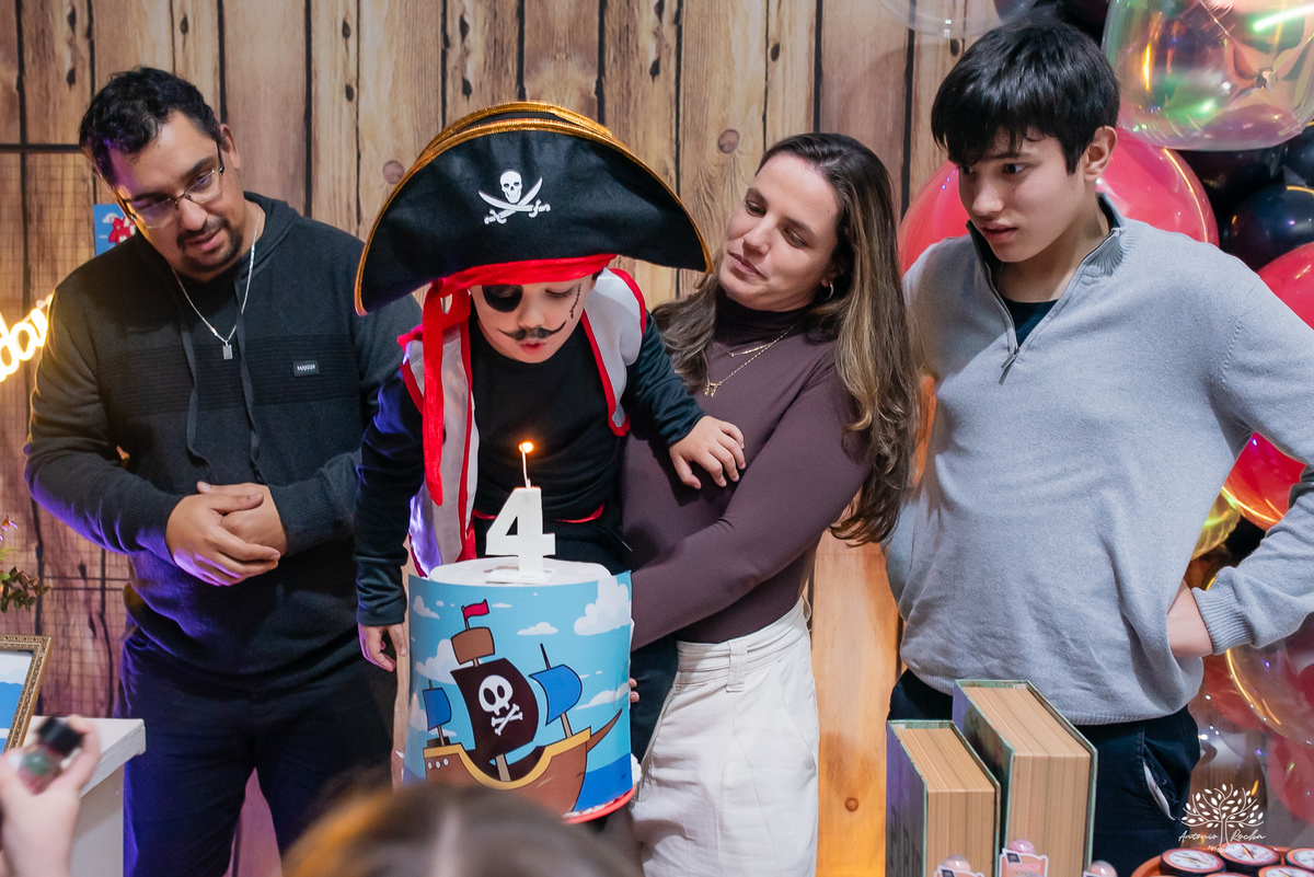 fotografia infantil - festa pirata - fotos criativas - fotografia de aniversário - fotógrafo em Pelotas - Antonio Rocha Fotografias - infância e memórias - fotografia espontânea - Arte e Riso - fotografia de família - fotos divertidas - parabéns - docinho