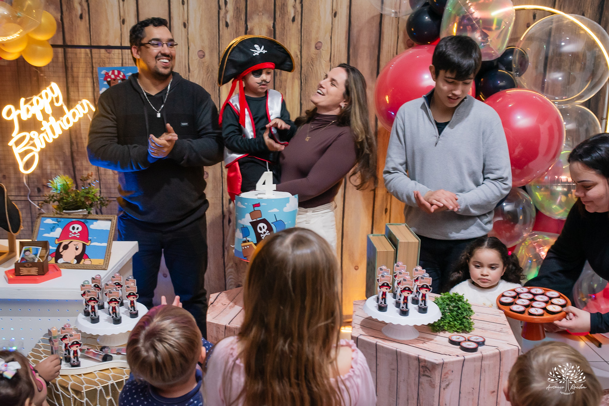 fotografia infantil - festa pirata - fotos criativas - fotografia de aniversário - fotógrafo em Pelotas - Antonio Rocha Fotografias - infância e memórias - fotografia espontânea - Arte e Riso - fotografia de família - fotos divertidas - parabéns - docinho