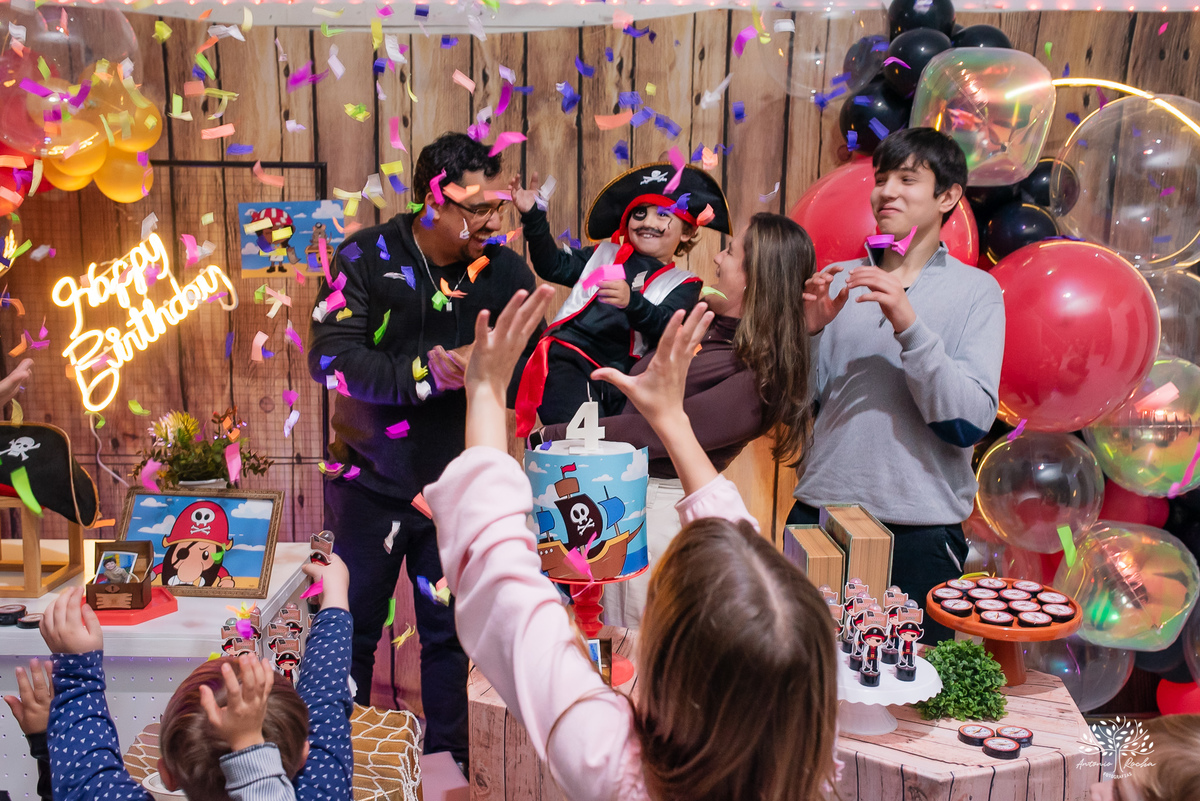 fotografia infantil - festa pirata - fotos criativas - fotografia de aniversário - fotógrafo em Pelotas - Antonio Rocha Fotografias - infância e memórias - fotografia espontânea - Arte e Riso - fotografia de família - fotos divertidas - parabéns - docinho