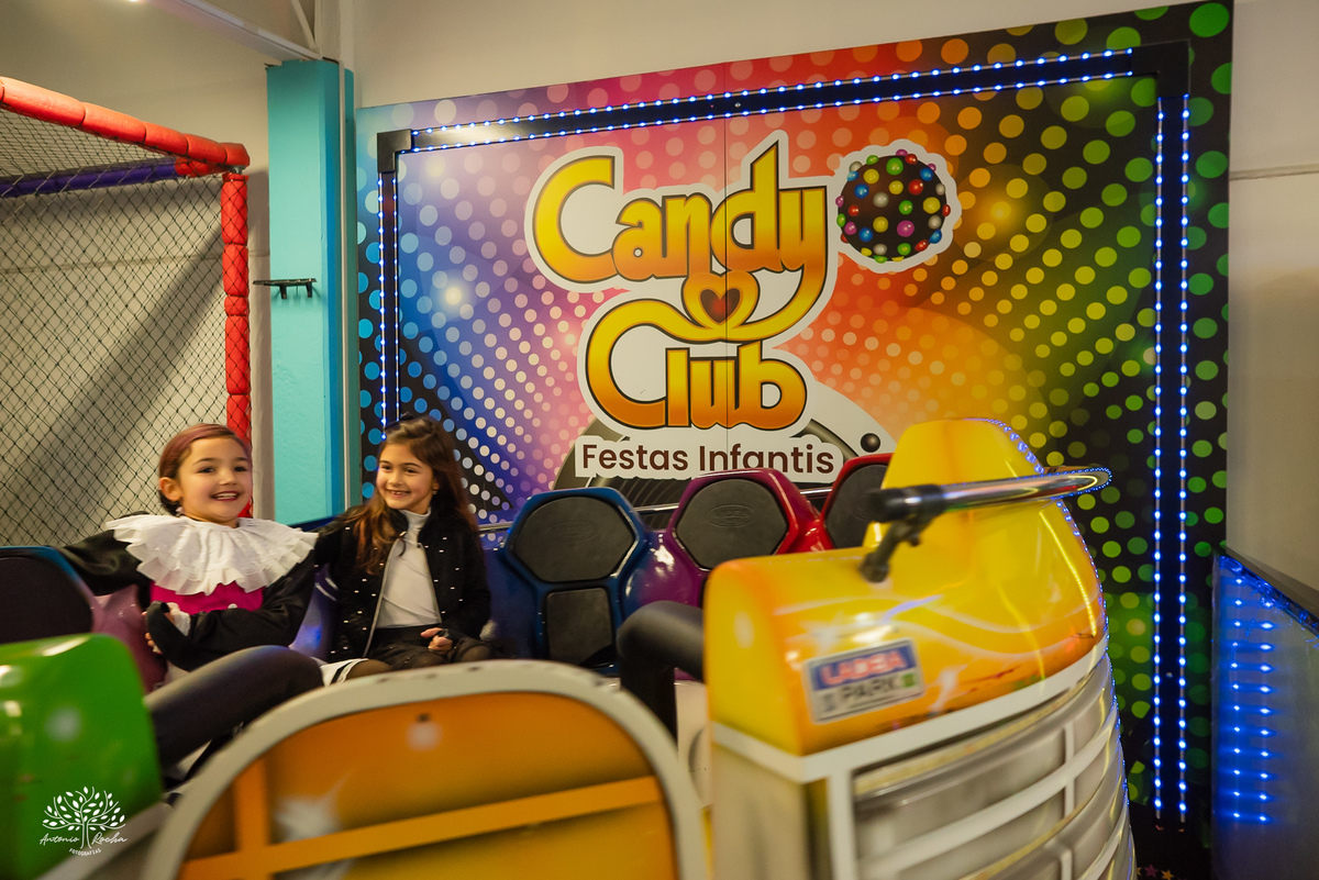 aniversário infantil - fotografia infantil - fotógrafia de aniversário - Candy Club - decoração Monster High - fotos espontâneas - fotografia de família - Antonio Rocha Fotografias - registrar Pelotas - lembranças de infância - tirolesa - touro mecanico
