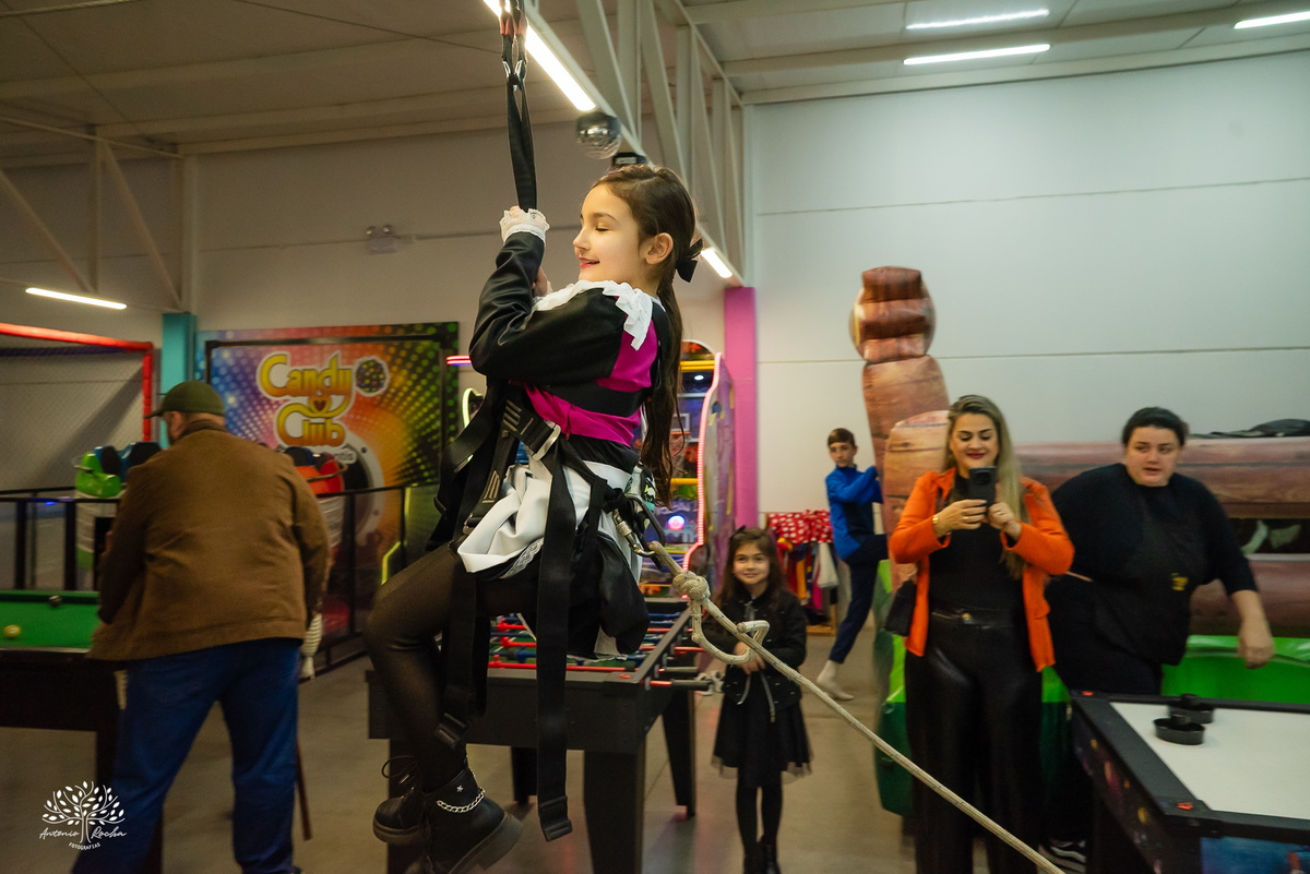 aniversário infantil - fotografia infantil - fotógrafia de aniversário - Candy Club - decoração Monster High - fotos espontâneas - fotografia de família - Antonio Rocha Fotografias - registrar Pelotas - lembranças de infância - tirolesa - touro mecanico
