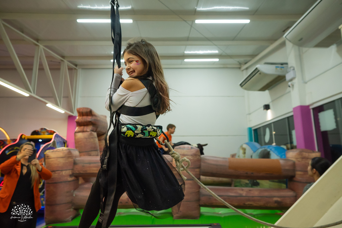 aniversário infantil - fotografia infantil - fotógrafia de aniversário - Candy Club - decoração Monster High - fotos espontâneas - fotografia de família - Antonio Rocha Fotografias - registrar Pelotas - lembranças de infância - tirolesa - touro mecanico