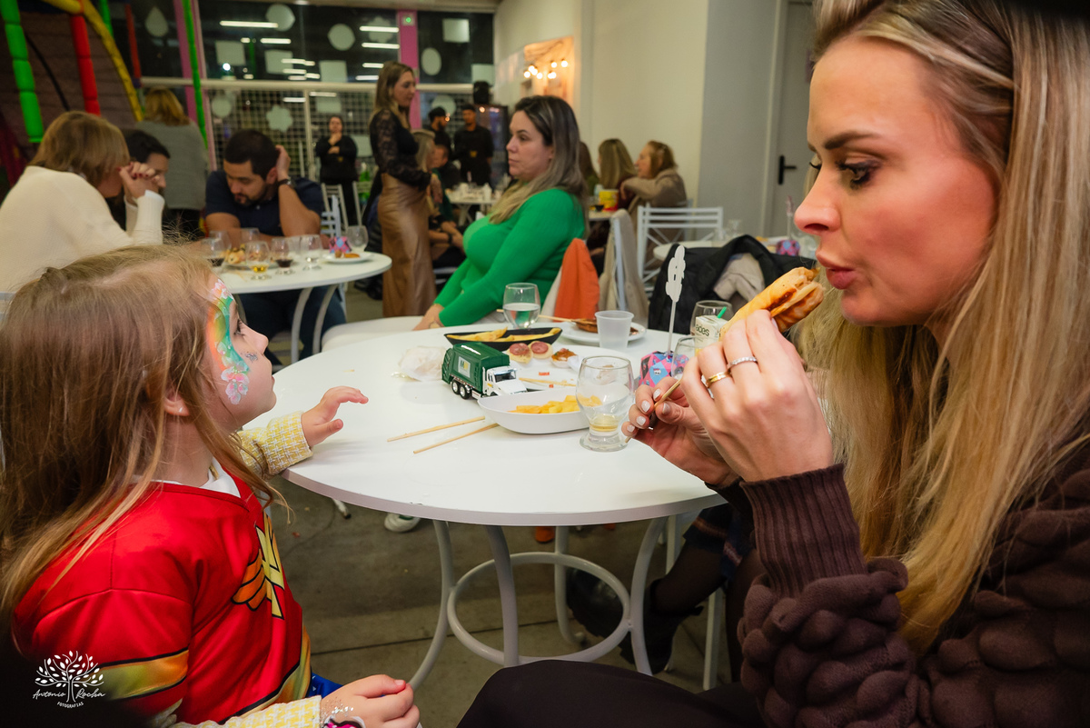 aniversário infantil - fotografia infantil - fotógrafia de aniversário - Candy Club - decoração Monster High - fotos espontâneas - fotografia de família - Antonio Rocha Fotografias - registrar Pelotas - lembranças de infância - tirolesa - touro mecanico