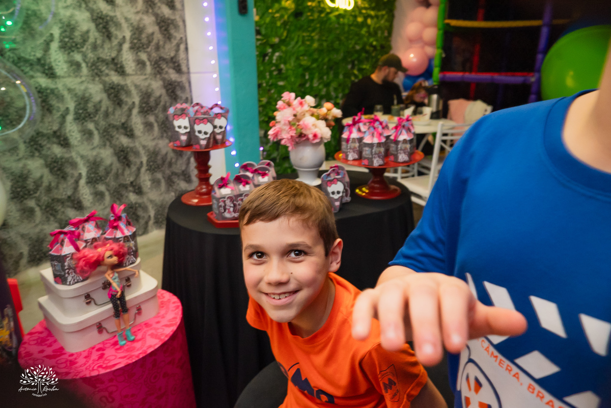 aniversário infantil - fotografia infantil - fotógrafia de aniversário - Candy Club - decoração Monster High - fotos espontâneas - fotografia de família - Antonio Rocha Fotografias - registrar Pelotas - lembranças de infância - tirolesa - touro mecanico
