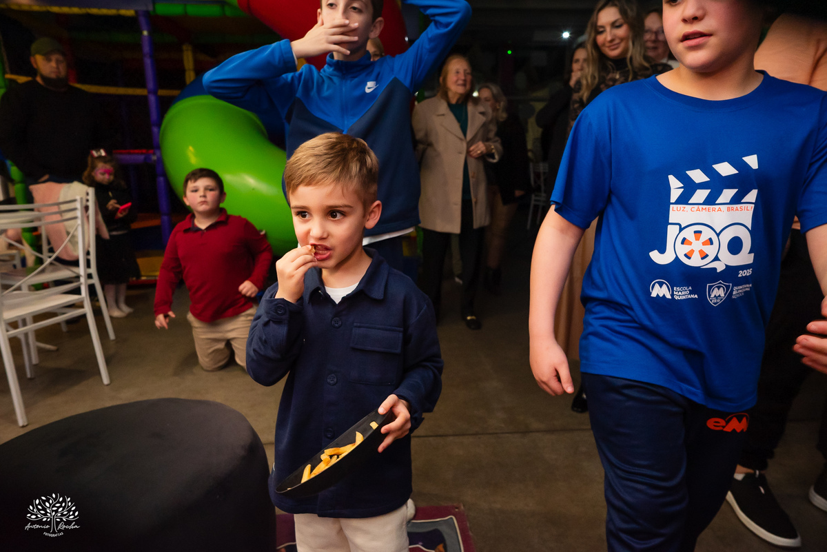 aniversário infantil - fotografia infantil - fotógrafia de aniversário - Candy Club - decoração Monster High - fotos espontâneas - fotografia de família - Antonio Rocha Fotografias - registrar Pelotas - lembranças de infância - tirolesa - touro mecanico
