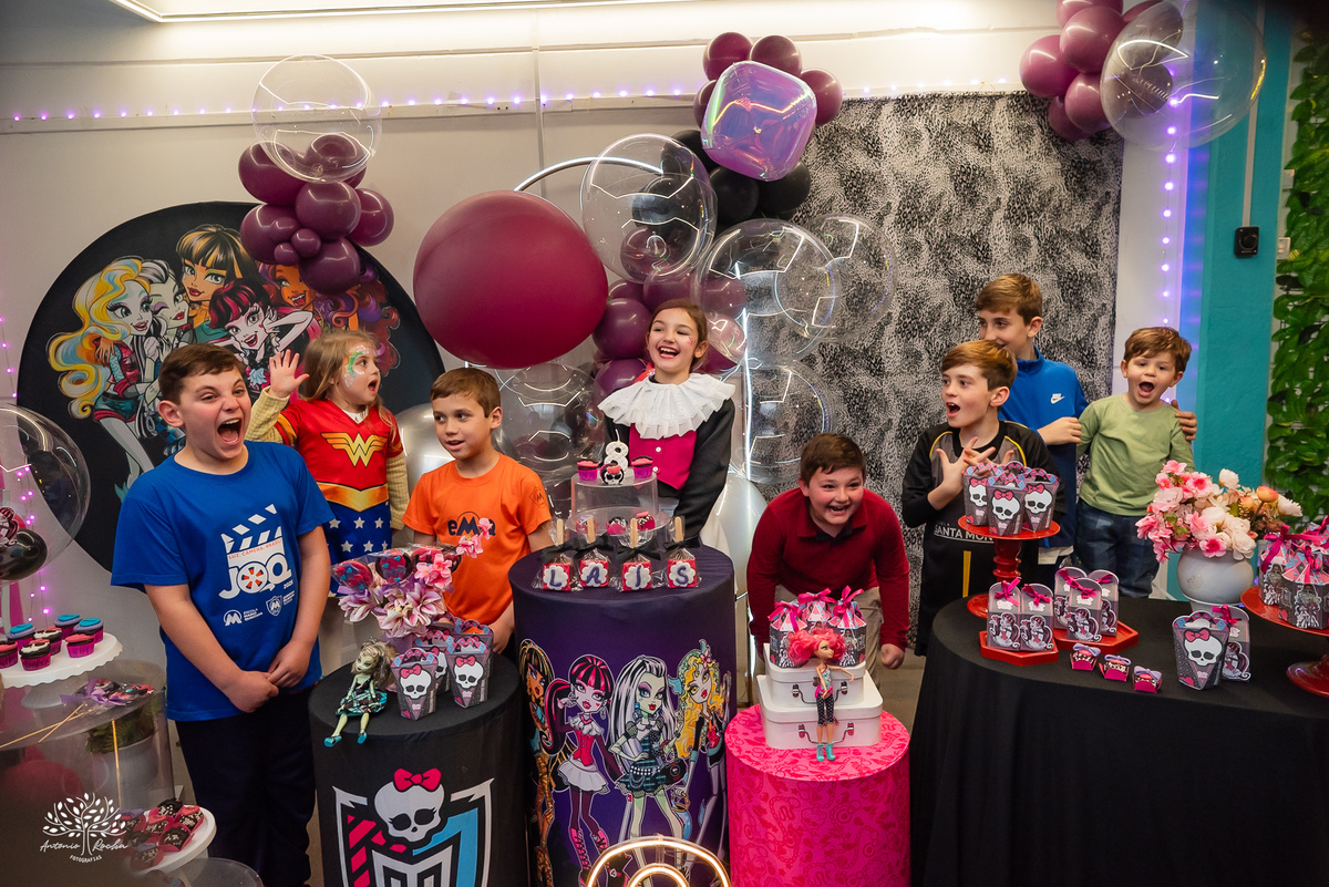 aniversário infantil - fotografia infantil - fotógrafia de aniversário - Candy Club - decoração Monster High - fotos espontâneas - fotografia de família - Antonio Rocha Fotografias - registrar Pelotas - lembranças de infância - tirolesa - touro mecanico