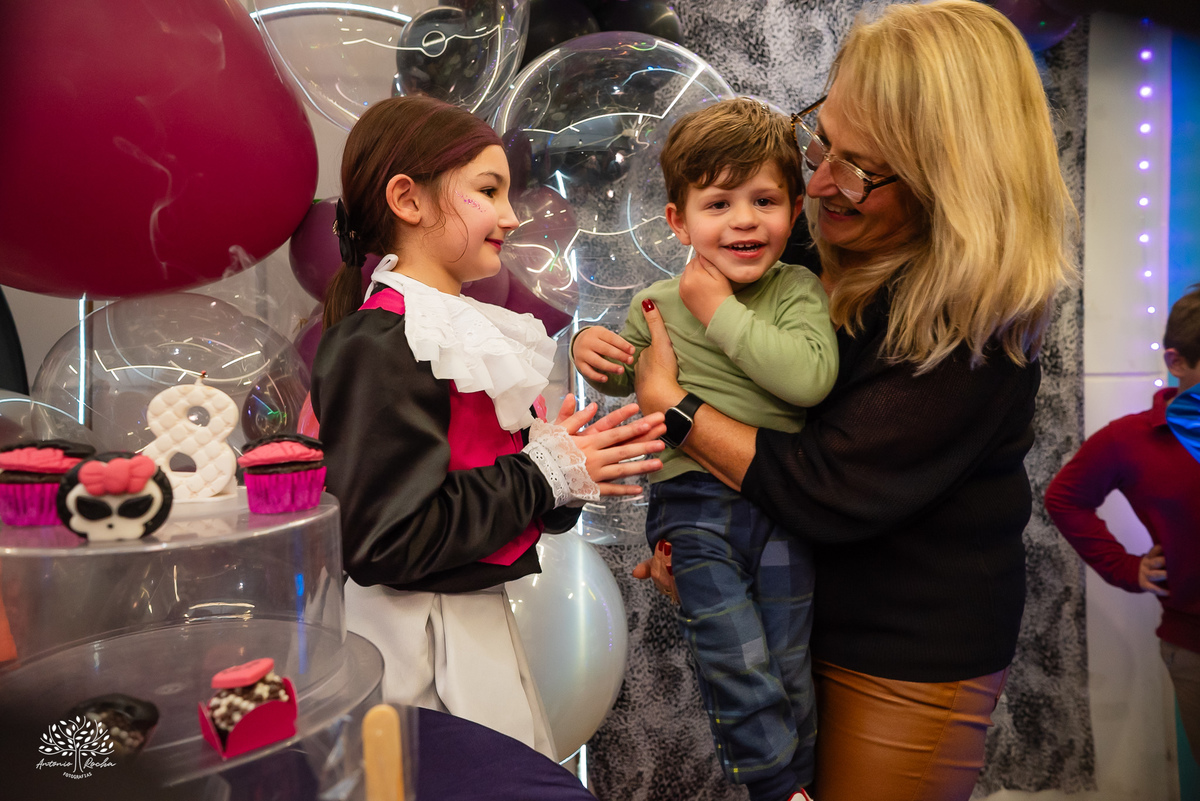 aniversário infantil - fotografia infantil - fotógrafia de aniversário - Candy Club - decoração Monster High - fotos espontâneas - fotografia de família - Antonio Rocha Fotografias - registrar Pelotas - lembranças de infância - tirolesa - touro mecanico