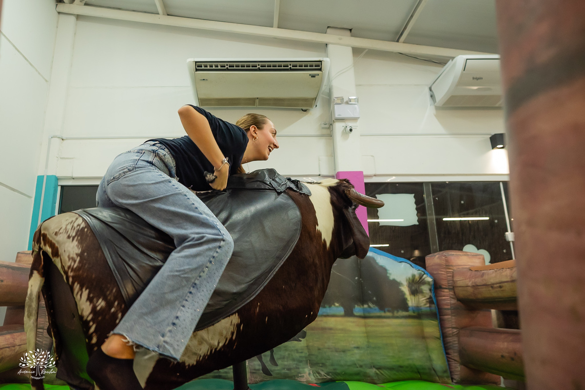 aniversário infantil - fotografia infantil - fotógrafia de aniversário - Candy Club - decoração Monster High - fotos espontâneas - fotografia de família - Antonio Rocha Fotografias - registrar Pelotas - lembranças de infância - tirolesa - touro mecanico