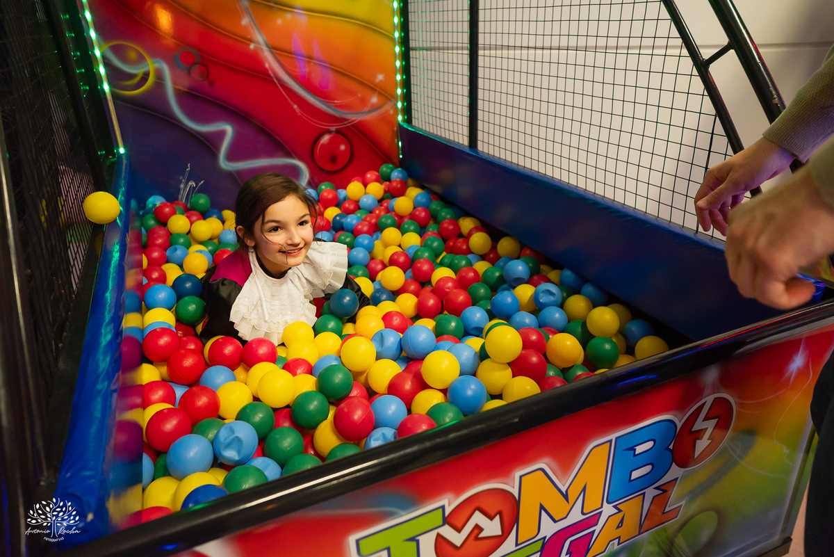 aniversário infantil - fotografia infantil - fotógrafia de aniversário - Candy Club - decoração Monster High - fotos espontâneas - fotografia de família - Antonio Rocha Fotografias - registrar Pelotas - lembranças de infância - tirolesa - touro mecanico
