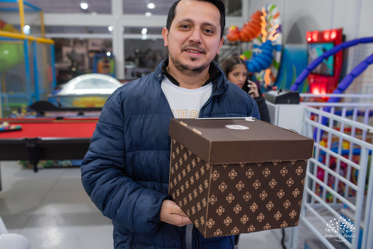 fotografia de aniversário infantil - Stray Kids - Arte em Decorar - Feliz Lee – divina bolacha - fotos espontâneas - pula corda nostalgia - Abelinha - Pelotas- Antonio Rocha Fotografias – Mundo de Alice – Pular Corda – Aniversário de Adolescente