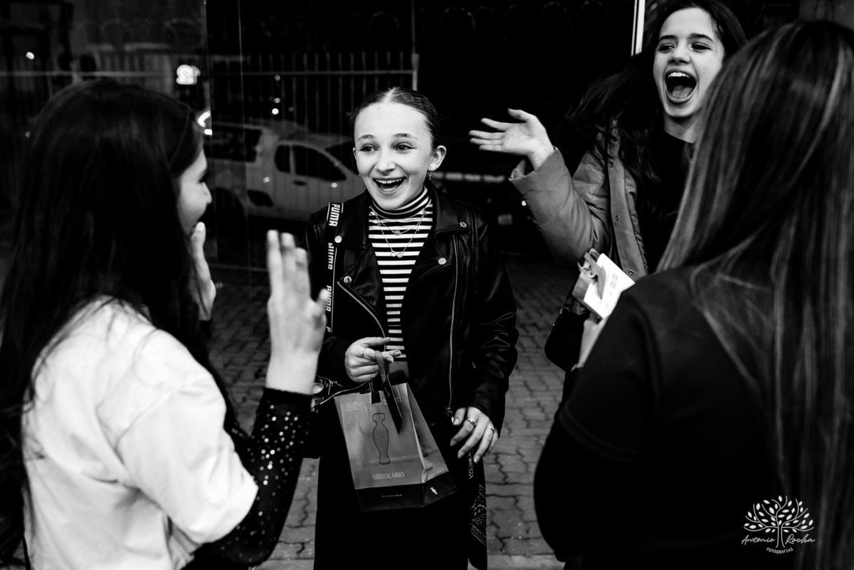 fotografia de aniversário infantil - Stray Kids - Arte em Decorar - Feliz Lee – divina bolacha - fotos espontâneas - pula corda nostalgia - Abelinha - Pelotas- Antonio Rocha Fotografias – Mundo de Alice – Pular Corda – Aniversário de Adolescente