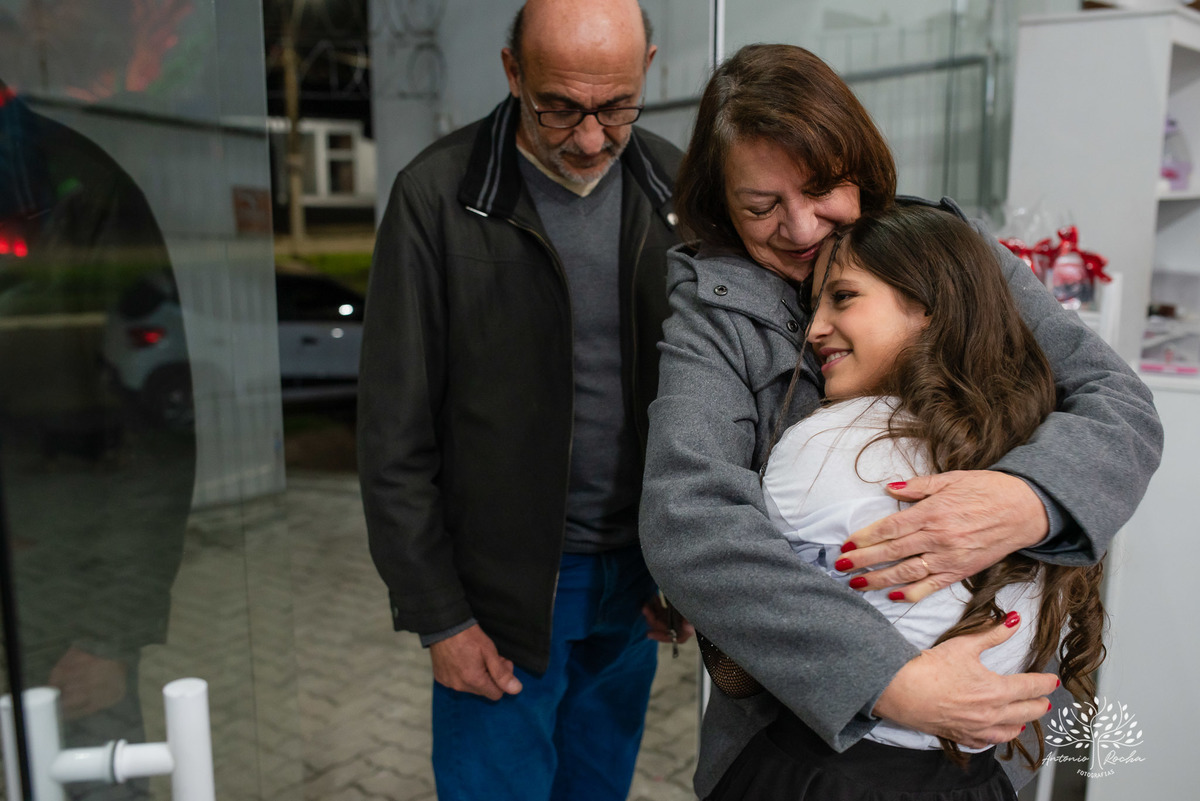fotografia de aniversário infantil - Stray Kids - Arte em Decorar - Feliz Lee – divina bolacha - fotos espontâneas - pula corda nostalgia - Abelinha - Pelotas- Antonio Rocha Fotografias – Mundo de Alice – Pular Corda – Aniversário de Adolescente