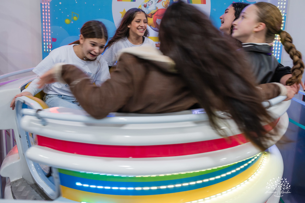 fotografia de aniversário infantil - Stray Kids - Arte em Decorar - Feliz Lee – divina bolacha - fotos espontâneas - pula corda nostalgia - Abelinha - Pelotas- Antonio Rocha Fotografias – Mundo de Alice – Pular Corda – Aniversário de Adolescente