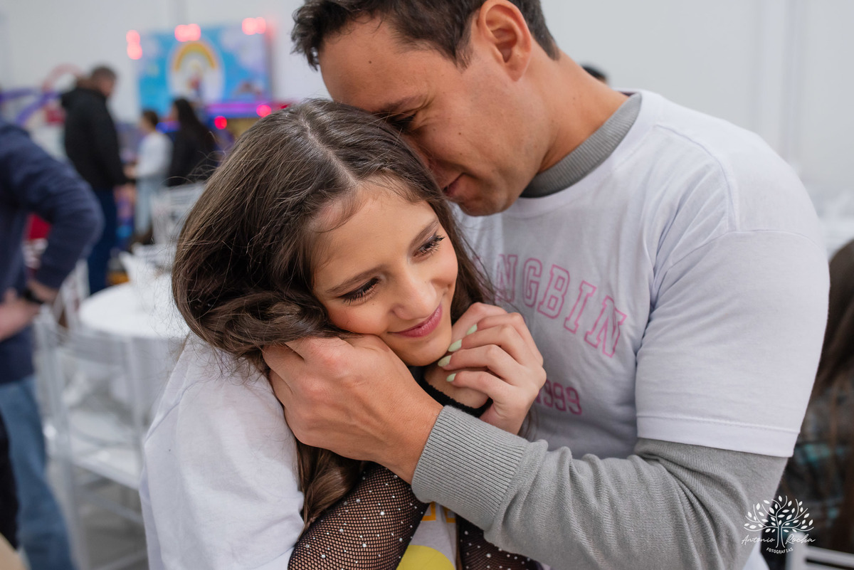 fotografia de aniversário infantil - Stray Kids - Arte em Decorar - Feliz Lee – divina bolacha - fotos espontâneas - pula corda nostalgia - Abelinha - Pelotas- Antonio Rocha Fotografias – Mundo de Alice – Pular Corda – Aniversário de Adolescente