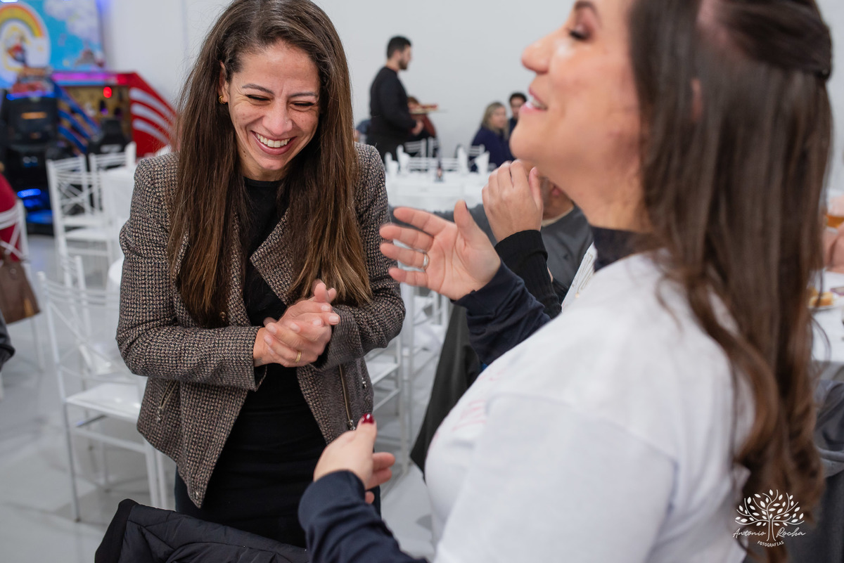fotografia de aniversário infantil - Stray Kids - Arte em Decorar - Feliz Lee – divina bolacha - fotos espontâneas - pula corda nostalgia - Abelinha - Pelotas- Antonio Rocha Fotografias – Mundo de Alice – Pular Corda – Aniversário de Adolescente