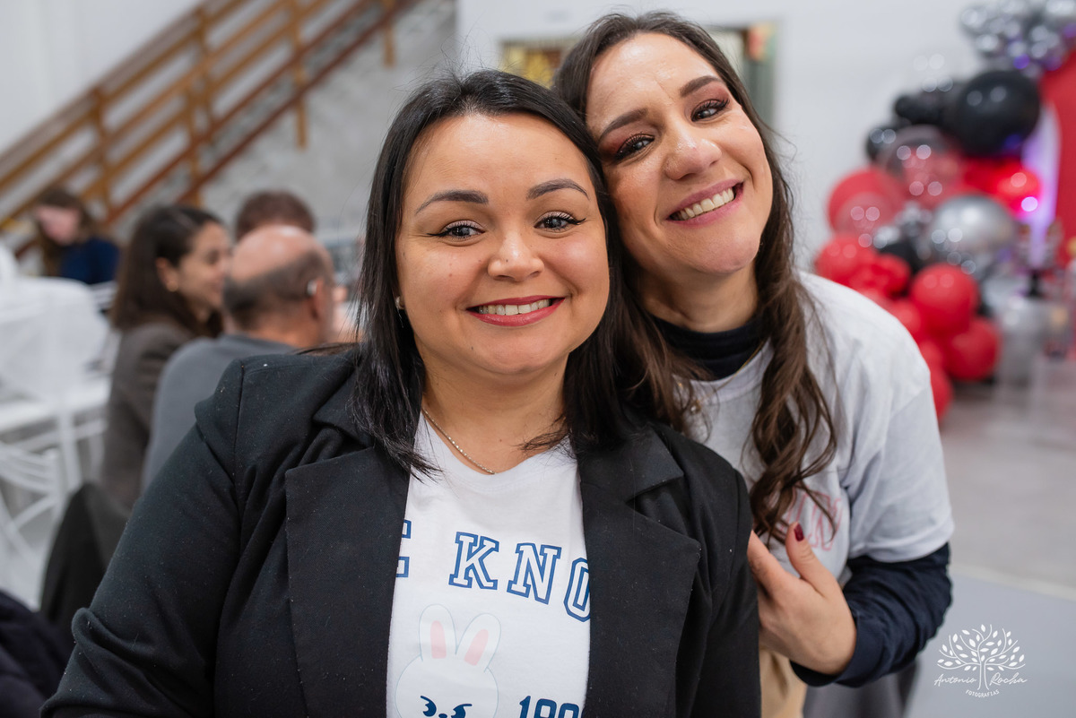 fotografia de aniversário infantil - Stray Kids - Arte em Decorar - Feliz Lee – divina bolacha - fotos espontâneas - pula corda nostalgia - Abelinha - Pelotas- Antonio Rocha Fotografias – Mundo de Alice – Pular Corda – Aniversário de Adolescente