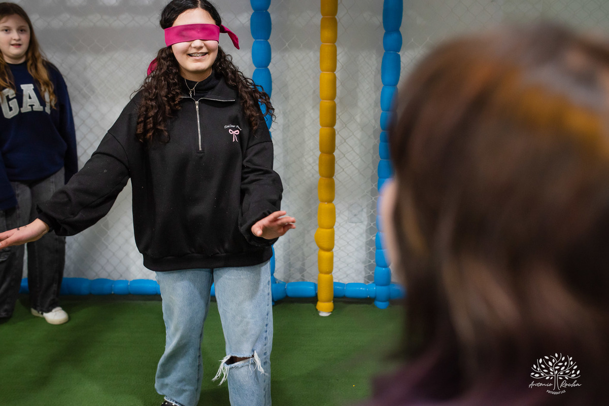 fotografia de aniversário infantil - Stray Kids - Arte em Decorar - Feliz Lee – divina bolacha - fotos espontâneas - pula corda nostalgia - Abelinha - Pelotas- Antonio Rocha Fotografias – Mundo de Alice – Pular Corda – Aniversário de Adolescente