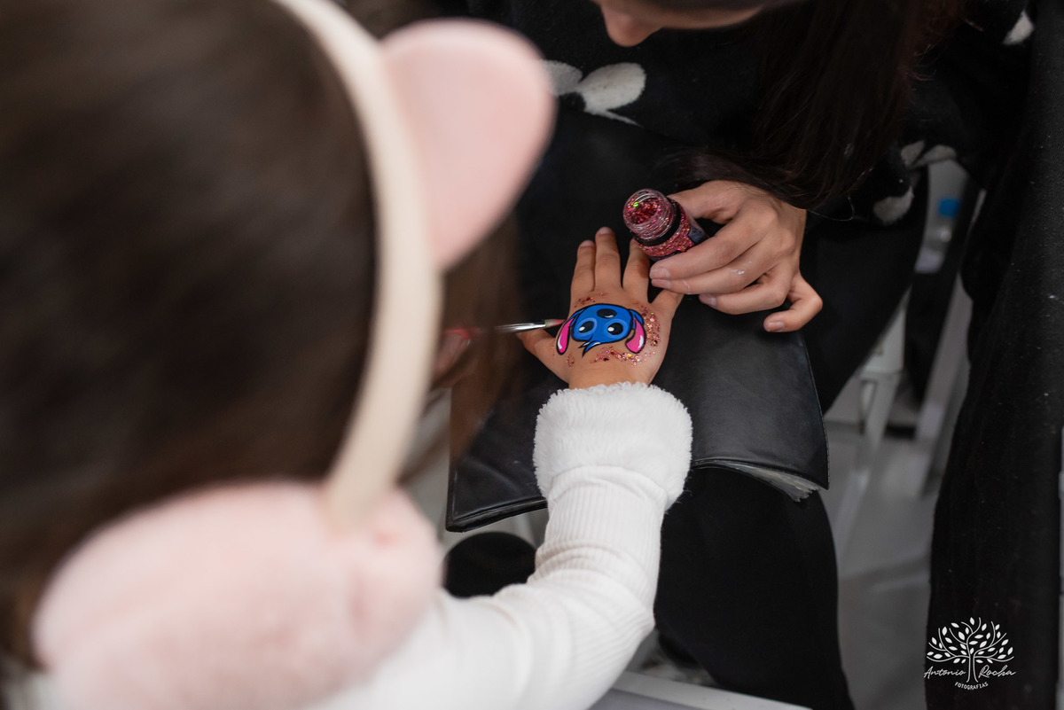 fotografia de aniversário infantil - Stray Kids - Arte em Decorar - Feliz Lee – divina bolacha - fotos espontâneas - pula corda nostalgia - Abelinha - Pelotas- Antonio Rocha Fotografias – Mundo de Alice – Pular Corda – Aniversário de Adolescente