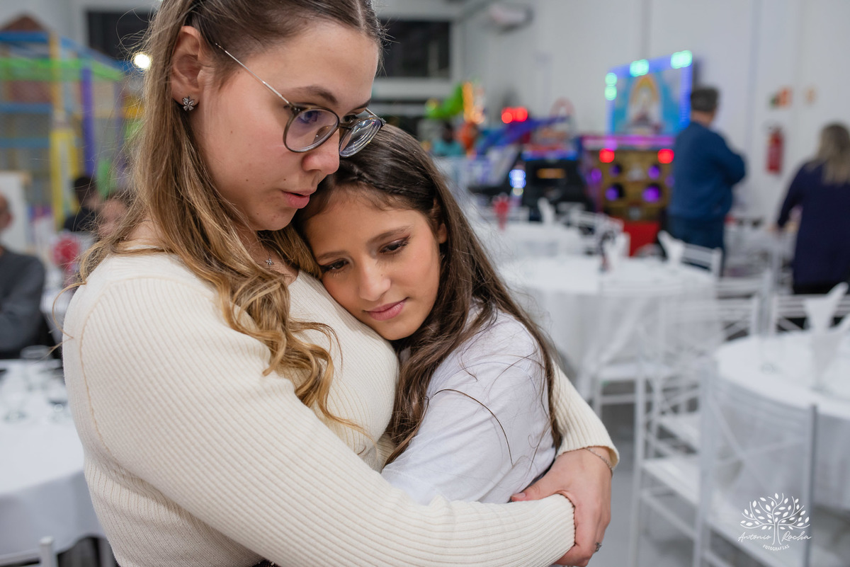 fotografia de aniversário infantil - Stray Kids - Arte em Decorar - Feliz Lee – divina bolacha - fotos espontâneas - pula corda nostalgia - Abelinha - Pelotas- Antonio Rocha Fotografias – Mundo de Alice – Pular Corda – Aniversário de Adolescente