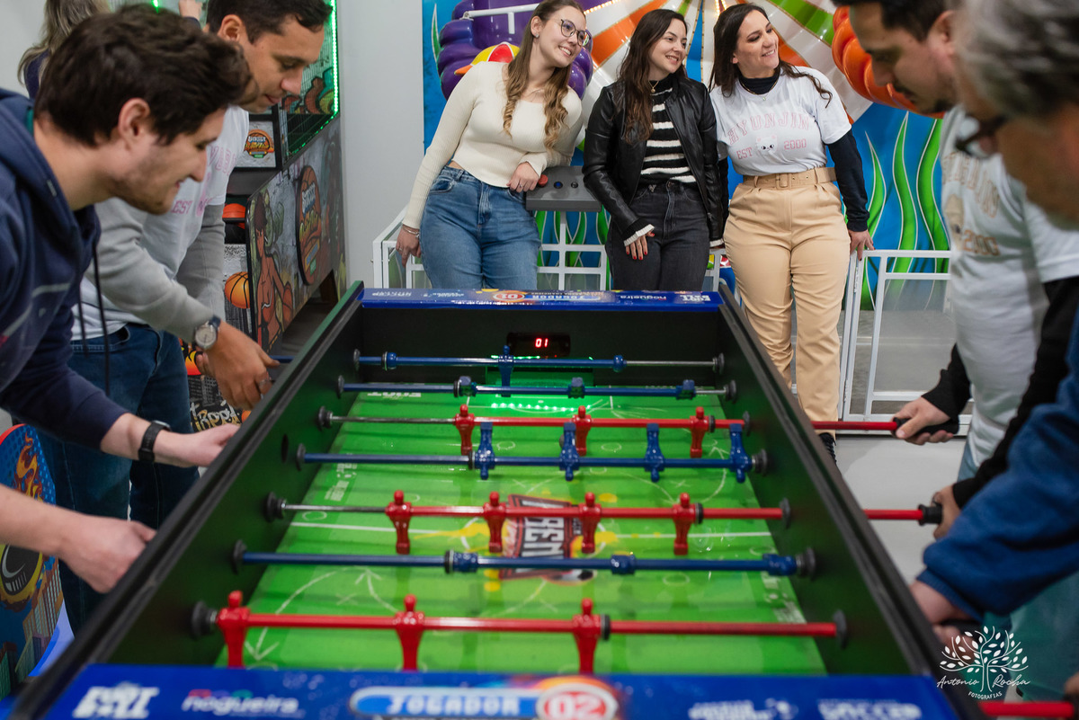 fotografia de aniversário infantil - Stray Kids - Arte em Decorar - Feliz Lee – divina bolacha - fotos espontâneas - pula corda nostalgia - Abelinha - Pelotas- Antonio Rocha Fotografias – Mundo de Alice – Pular Corda – Aniversário de Adolescente