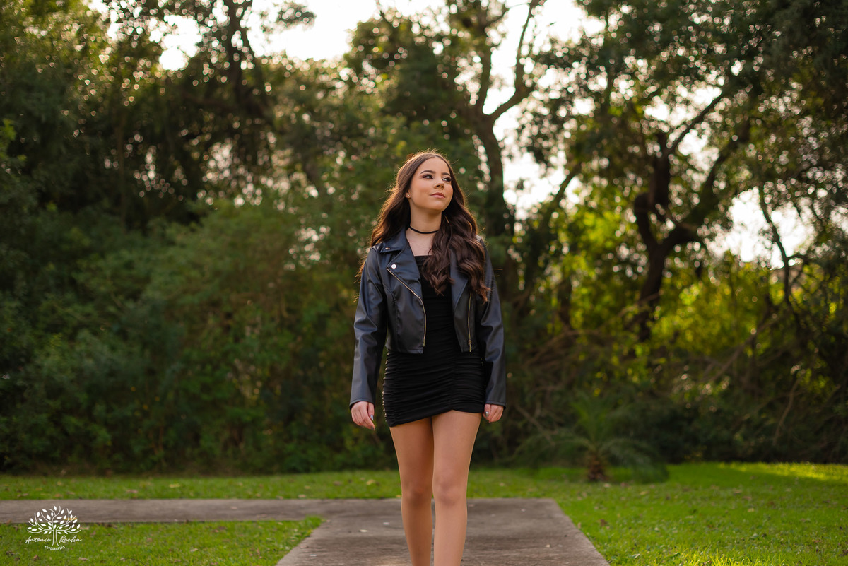 ensaio 15 anos - debutante - fotografia de debutante - fotos de 15 anos - Quinta Dom Manuel - fotógrafo de 15 anos - ensaio fotográfico - fotografia artística - debutante sorridente - ensaio encantador - ensaio personalizado - Antonio Rocha Fotografias