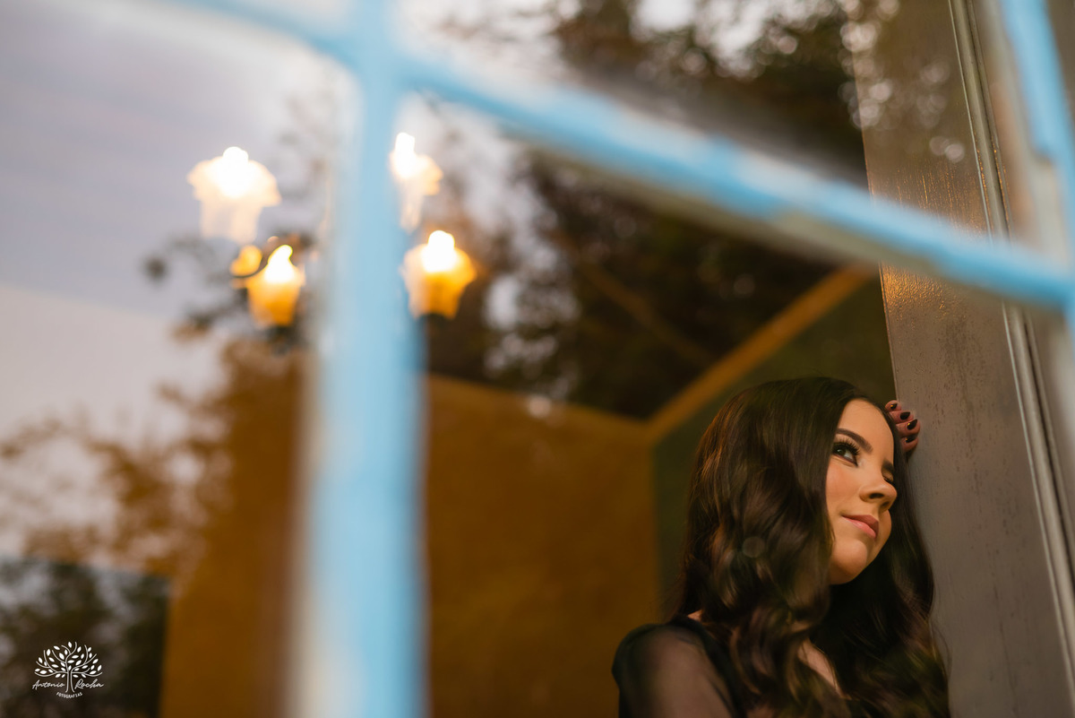 ensaio 15 anos - debutante - fotografia de debutante - fotos de 15 anos - Quinta Dom Manuel - fotógrafo de 15 anos - ensaio fotográfico - fotografia artística - debutante sorridente - ensaio encantador - ensaio personalizado - Antonio Rocha Fotografias