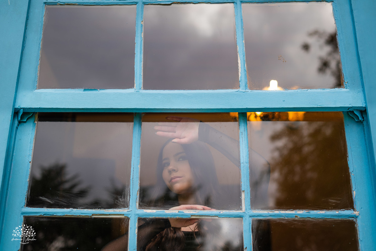 ensaio 15 anos - debutante - fotografia de debutante - fotos de 15 anos - Quinta Dom Manuel - fotógrafo de 15 anos - ensaio fotográfico - fotografia artística - debutante sorridente - ensaio encantador - ensaio personalizado - Antonio Rocha Fotografias