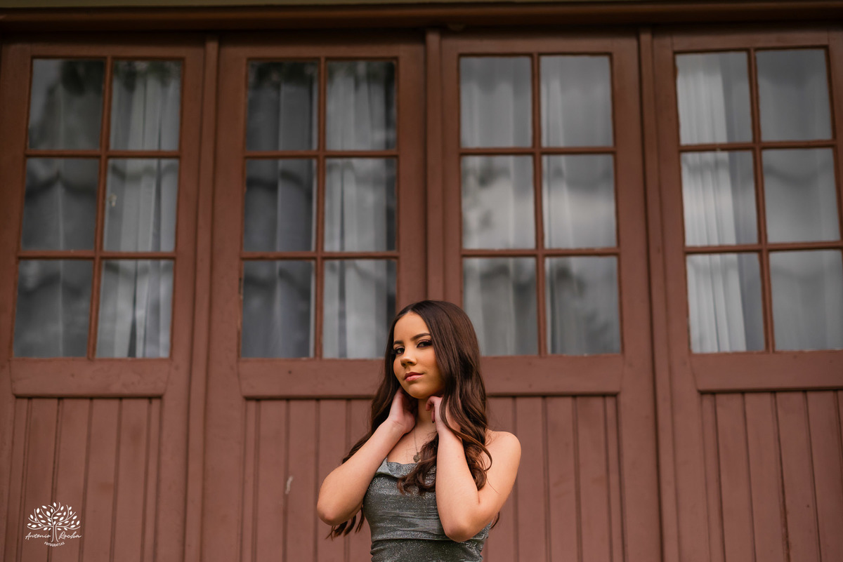 ensaio 15 anos - debutante - fotografia de debutante - fotos de 15 anos - Quinta Dom Manuel - fotógrafo de 15 anos - ensaio fotográfico - fotografia artística - debutante sorridente - ensaio encantador - ensaio personalizado - Antonio Rocha Fotografias