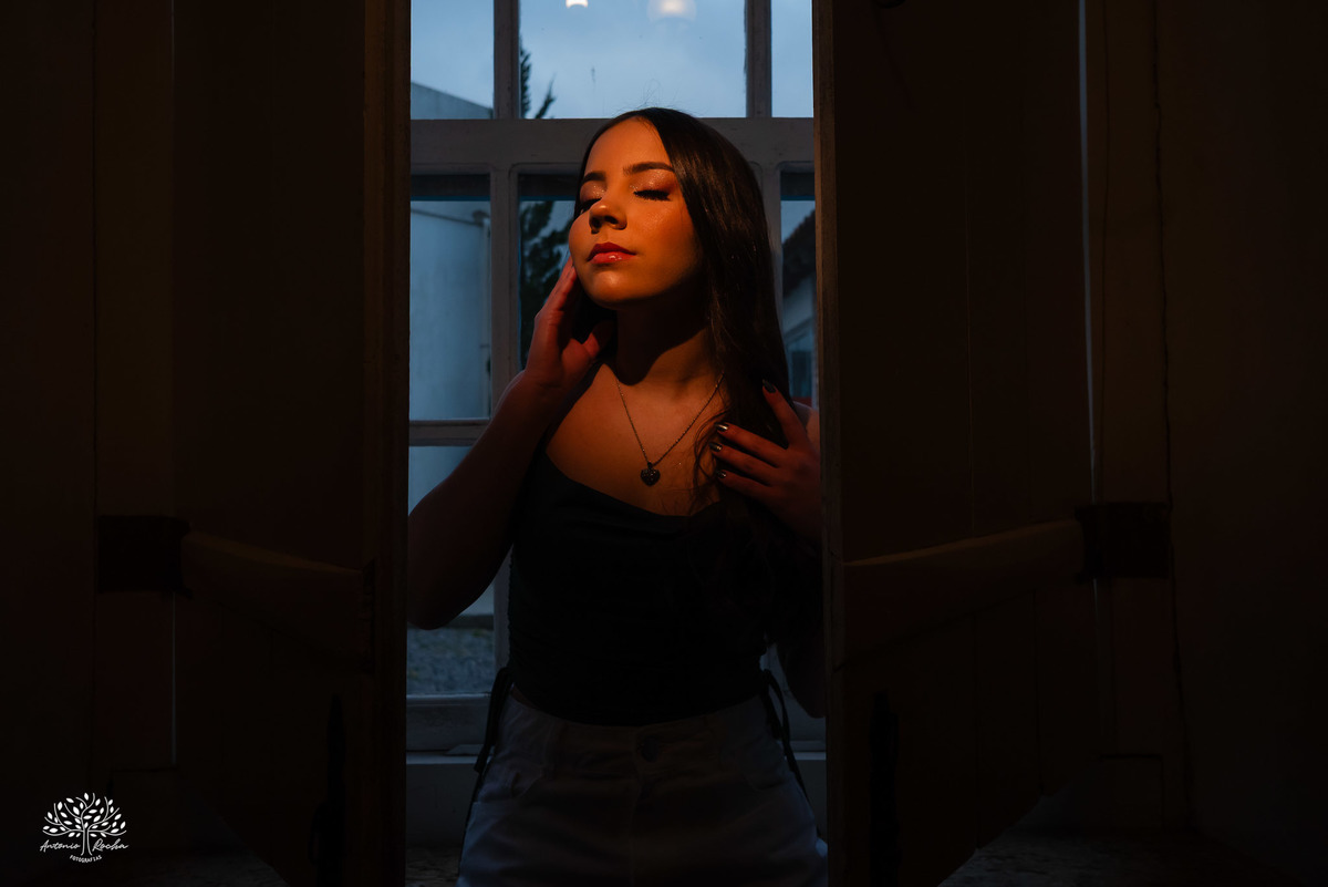 ensaio 15 anos - debutante - fotografia de debutante - fotos de 15 anos - Quinta Dom Manuel - fotógrafo de 15 anos - ensaio fotográfico - fotografia artística - debutante sorridente - ensaio encantador - ensaio personalizado - Antonio Rocha Fotografias