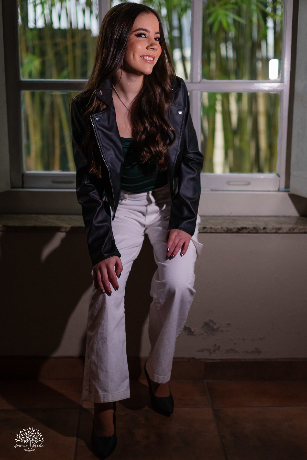 ensaio 15 anos - debutante - fotografia de debutante - fotos de 15 anos - Quinta Dom Manuel - fotógrafo de 15 anos - ensaio fotográfico - fotografia artística - debutante sorridente - ensaio encantador - ensaio personalizado - Antonio Rocha Fotografias