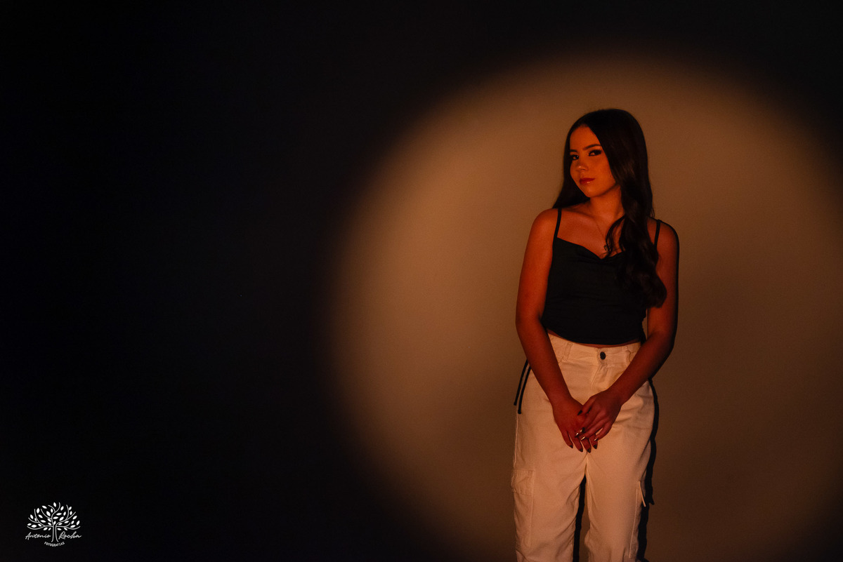 ensaio 15 anos - debutante - fotografia de debutante - fotos de 15 anos - Quinta Dom Manuel - fotógrafo de 15 anos - ensaio fotográfico - fotografia artística - debutante sorridente - ensaio encantador - ensaio personalizado - Antonio Rocha Fotografias