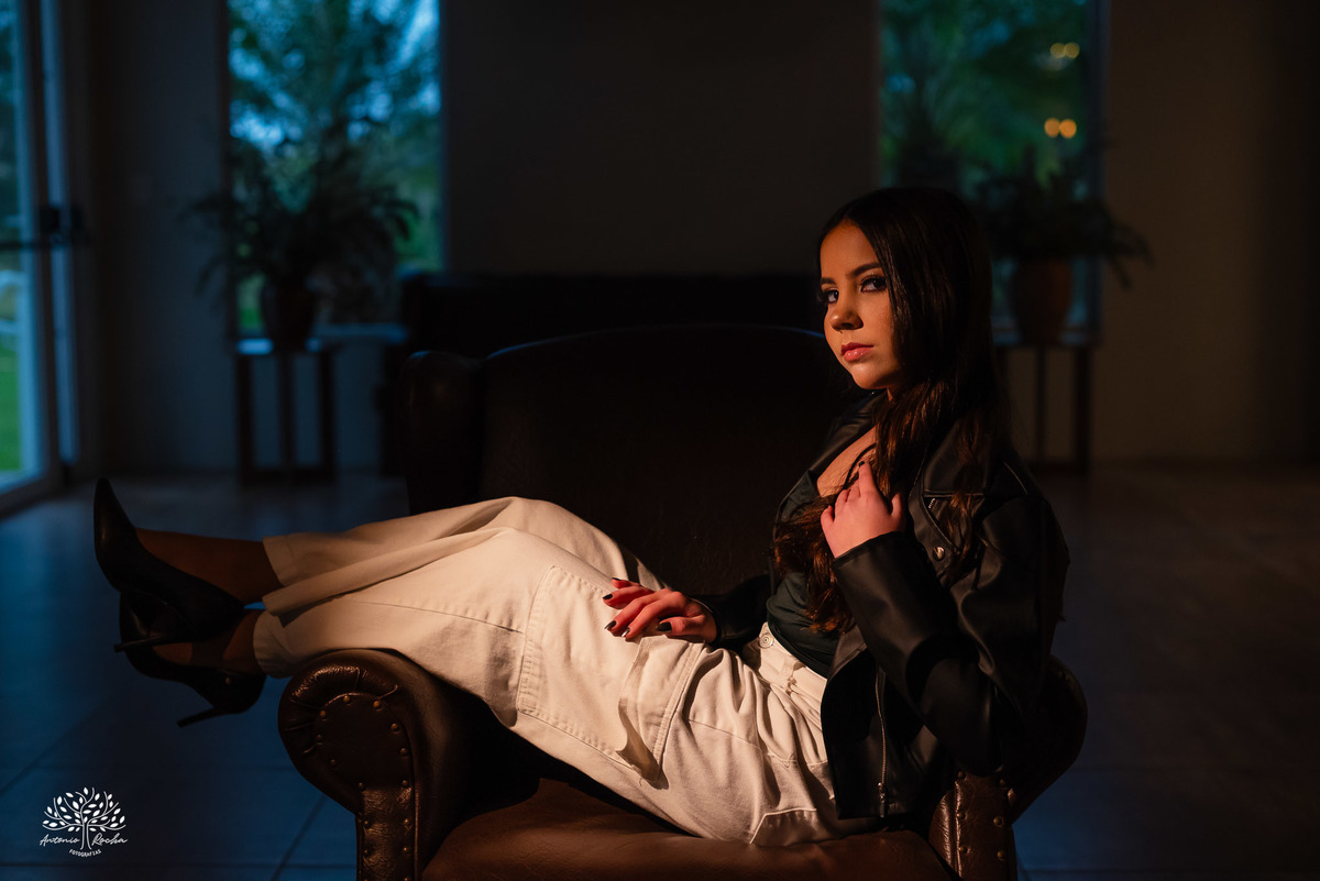 ensaio 15 anos - debutante - fotografia de debutante - fotos de 15 anos - Quinta Dom Manuel - fotógrafo de 15 anos - ensaio fotográfico - fotografia artística - debutante sorridente - ensaio encantador - ensaio personalizado - Antonio Rocha Fotografias