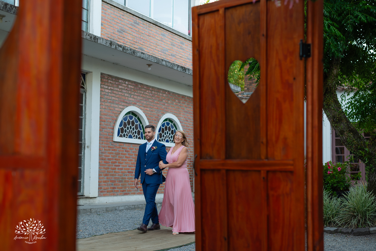 fotógrafos de casamento Pelotas - making of da noiva e do noivo - Quinta Dom Manuel - cerimônia de casamento - festa de casamento animada - dança dos noivos - Vini e Banda - hora do buquê - pré-wedding - Antonio Rocha Fotografias - Renata Dalbann