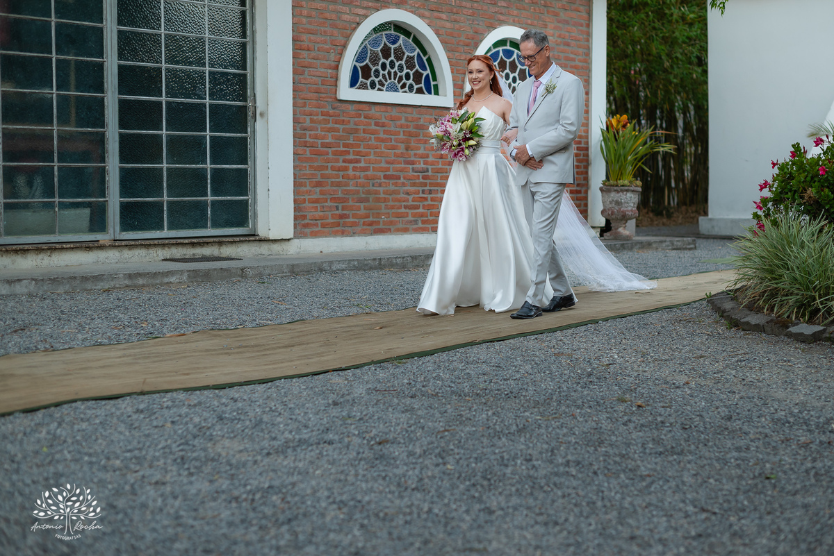 fotógrafos de casamento Pelotas - making of da noiva e do noivo - Quinta Dom Manuel - cerimônia de casamento - festa de casamento animada - dança dos noivos - Vini e Banda - hora do buquê - pré-wedding - Antonio Rocha Fotografias - Renata Dalbann