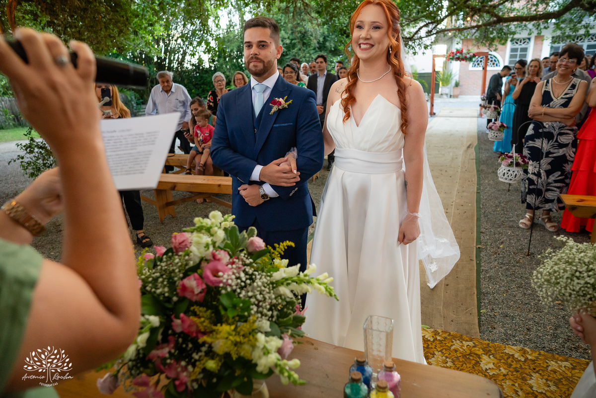 fotógrafos de casamento Pelotas - making of da noiva e do noivo - Quinta Dom Manuel - cerimônia de casamento - festa de casamento animada - dança dos noivos - Vini e Banda - hora do buquê - pré-wedding - Antonio Rocha Fotografias - Renata Dalbann